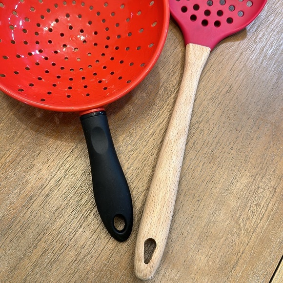 Two colander strainer kitchen tools. - Picture 4 of 13